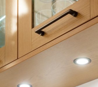 Jak oświetlić kuchnię, aby była piękna i funkcjonalna?