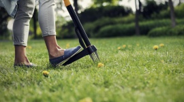 Jaki prezent dla Babci i Dziadka? – inspiracje ogrodowe Fiskars