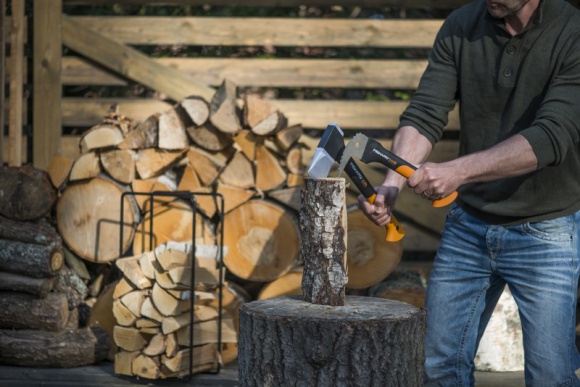 Kiedy rozpocząć przygotowanie drewna na opał? – już teraz! Dom, LIFESTYLE - Aby odpowiednio przygotować drewno na opał powinniśmy pomyśleć o tym już teraz, czyli wiele miesięcy przed kolejnym sezonem. Dlaczego? Bo drewno opałowe powinno być bardzo dobrze wysuszone, zanim użyjemy je do ogrzania domu.