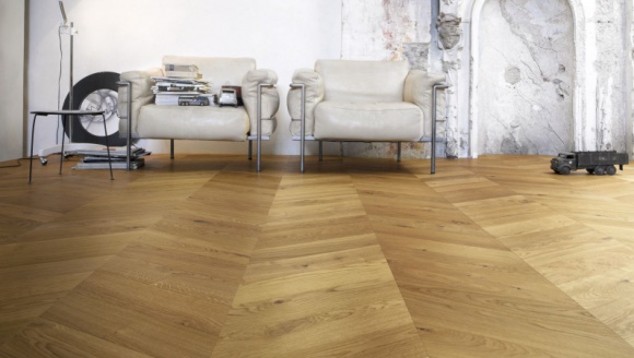 Tylko Listone Giordano jest lepsze niż Listone Giordano Dom, LIFESTYLE - Przekraczając próg warszawskiego showroomu Forestile spotykamy się ze sztuką. Możemy jej dotknąć, poczuć fakturę, a nawet zapach. Wyobrazić ją sobie pod stopami i zabrać do domu. Forestile to generalny dystrybutor na rynek polski włoskiej marki Listone Giordano