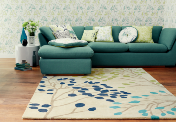 Domowa oaza zieleni - aranżacja wnętrz za pomocą dywanów z motywem kwiatowym Dom, LIFESTYLE - Zieleń dobrze wpływa na nasze samopoczucie. Rośliny dostarczają tlenu, zwiększają wilgotność w pomieszczeniu, a nawet pomagają zwalczać bakterie i wirusy. Trzeba jednak o nie dbać.