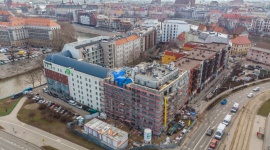 Wszystkie piętra już są. Czas na taras na dachu Jagiełły 6 Dom, LIFESTYLE - Inwestycja Jagiełły 6 na ostatniej prostej - już w połowie roku gotowy będzie budynek wraz z odrestaurowaną ścianą starej kamienicy, a zewnętrzne zdobienia odzyskają swój dawny blask.