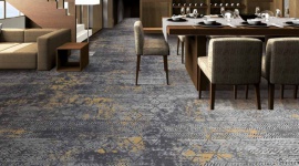 Podłoga w nowym wymiarze Dom, LIFESTYLE - Wielkoformatowe płytki dywanowe z kolekcji MEGA TILES zmienią optycznie przestrzeń, nadając jej wyjątkowej głębi i charakteru. Umiejętnie zastosowana kompozycja poszczególnych płytek, dostępnych w obrębie kolekcji, nie ma sobie równych.