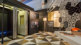 Tkane wykładziny winylowe – czym są i kiedy je stosować? Dom, LIFESTYLE - Świadomość architektów oraz klientów na temat wykładzin obiektowych tworzonych z myślą o wnętrzach komercyjnych rośnie z roku na rok. Zaawansowana technologia i pomysłowość projektantów pozwala na tworzenie coraz bardziej oryginalnych projektów podłogowych.