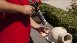 Czas na wiosenne DIY Dom, LIFESTYLE - Każda pora roku jest dobra na majsterkowanie, jednak z pracami na zewnątrz domu zazwyczaj warto poczekać do wiosny. Słoneczna pogoda uprzyjemnia realizację naszych zadań, a dłuższy dzień pozwala na ich szybsze ukończenie.