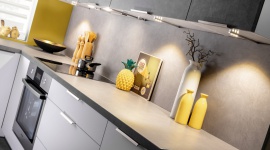 Kamień niejedno ma oblicze Dom, LIFESTYLE - W tym sezonie stawiamy na kamień. Pora jednak odświeżyć jego design i wprowadzić do kuchni mniej oczywiste dekory inspirowane pięknem naturalnych skał. Chociaż nadal cenimy marmur i granit, warto odkryć niszowe, ale równie wysmakowane wzory.