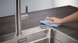 Jak dbać o wyposażenie kuchni, by służyło przez lata? Dom, LIFESTYLE - Możemy miesiącami planować wystrój kuchni, dobierać elementy wyposażenia i dodatki. Jednak nawet najpiękniejsze wnętrze przestanie nas zachwycać, gdy nie zadbamy o właściwą pielęgnację.