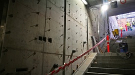 Szybko i bezpiecznie przez Kopenhagę Dom, LIFESTYLE - Kilka lat temu władze duńskiej stolicy, podjęły decyzję o potrzebie rozwoju miejskiej infrastruktury. Przy rozbudowie postawiono na nowoczesne systemy zamocowań, które zadbają o bezpieczeństwo tego podziemnego systemu ekspresowego transportu.
