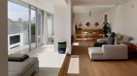 Mediolański apartament z lat 50-tych i jego nowoczesne oblicze Dom, LIFESTYLE - Tętni życiem, zachwyca designem i błyszczy luksusem – Mediolan, stolica mody i sztuki. Architektoniczne piękno tego miasta to jednak nie tylko renesansowe zabytki czy designerskie rzeźby na ulicach, ale również ukryte wnętrza mieszkań.