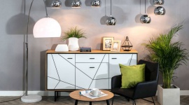 Oświetlenie podstawą aranżacji wnętrza – poznaj aktualne trendy w tej kategorii Dom, LIFESTYLE - Właściwie dobrane oświetlenie pełni ważną rolę w każdym pomieszczeniu. Do wyboru są lampy podłogowe, wiszące i małe lampy biurkowe, a także praktyczne kinkiety – jakie wybrać, by stworzyć modne i praktyczne wnętrze?