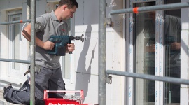 6 rzeczy, które trzeba wiedzieć o montażu izolacji ETICS Dom, LIFESTYLE - Im lepiej zaizolowane ściany, tym lepsza gospodarka energią, a to przekłada się wprost na zmniejszenie kosztów ogrzewania oraz ograniczenie emisji CO2 do atmosfery. Co determinuje wykonanie trwałej i funkcjonalnej termoizolacji?