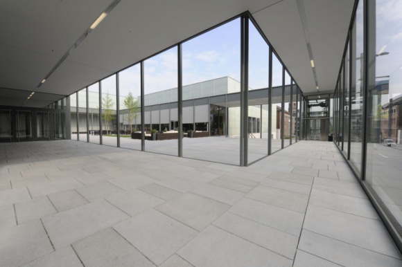 Nietypowy projekt architektoniczny - od pomysłu do realizacji Dom, LIFESTYLE - Współczesne projekty architektoniczne potrafią zaskakiwać pomysłowością. Ważny jest nie tylko aspekt funkcjonalny projektu, ale także estetyka. Producenci oferują takie rozwiązania, które z powodzeniem łączą w sobie wysokie parametry użytkowe z estetyką i jakością.