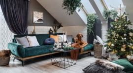 Jak udekorować salon na święta? Dom, LIFESTYLE - Podczas świąt, spośród wszystkich części domu, najwięcej dzieje się właśnie w salonie. To tu od lat swoje honorowe miejsce zajmuje choinka z bombkami i światełkami.