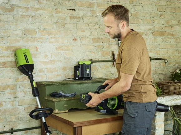 O akumulator trzeba dbać Dom, LIFESTYLE - Podczas zimowej przerwy akumulatory powinno się trzymać w odpowiednich warunkach, aby nie skracała się ich żywotność i na wiosnę ruszyły z pełną mocą. Jednym z najważniejszych czynników jest zakres temperatury przechowywania.