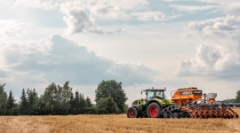 JAK ZREDUKOWAĆ KOSZTY I CZAS PRACY, BY MIEĆ LEPSZE PLONY? Rolnictwo, BIZNES - Uprawa roślin jest bardzo czasochłonna. Chcąc uzyskać wysokie plony o dobrej jakości, wielu rolników poświęca każdą chwilę swoim uprawom. Zapominają o odpoczynku oraz o tym, by spędzić choć trochę czasu z rodziną czy przyjaciółmi.