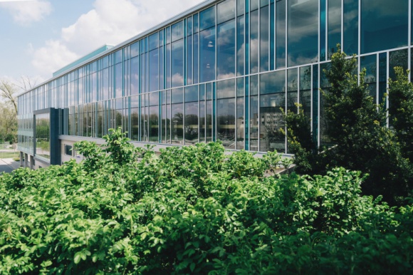 Ekologiczne trendy w architekturze i designie na rok 2020 Dom, LIFESTYLE - Od kilku miesięcy jesteśmy świadkami zaostrzenia kryzysu klimatycznego będącego bezpośrednim wynikiem ekspansywnej działalności człowieka. Najnowsze badania i przewidywania naukowców nie pozostawiają złudzeń...