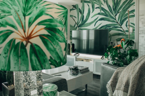 Oto cztery najmodniejsze style aranżacji. Jak dziś urządzamy mieszkania? Dom, LIFESTYLE - Po zachwycie skandynawskimi, minimalistycznymi wnętrzami przyszedł czas na zupełną zmianę dominującej stylistyki. W mediach społecznościowych widać wyraźny odwrót ku projektom z wykorzystaniem handmade czy intensywną kolorystyką.