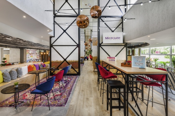 Eko zamiast ego. Projektowanie w symbiozie z naturą BIZNES, Ochrona środowiska - W ostatnim czasie, media i naukowcy zwracają szczególną uwagę na problemy, z którymi będziemy musieli się mierzyć w związku z zanieczyszczeniem, zmianą klimatu i nadmiernym zużyciem wody. Jak do ekologii podchodzą architekci i inwestorzy?