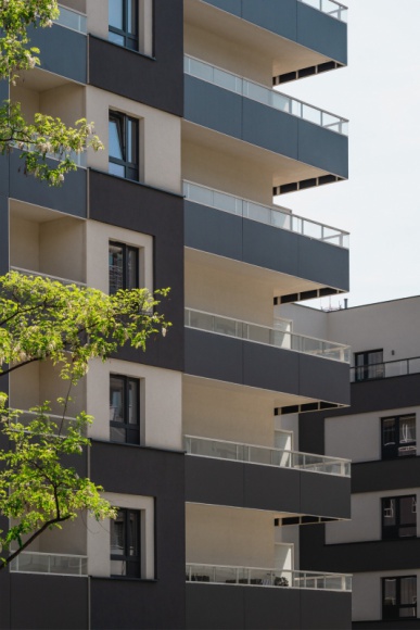 Nowe osiedle na kilkaset mieszkań na Tarnogaju gotowe Dom, LIFESTYLE - Zakończyła się budowa wieloetapowego, wyjątkowego osiedla we Wrocławiu. Gra form geometrycznych, trzy wzory i dwa kolory. Ukończony kompleks Punkt Piękna dowodzi, że architekci unikają monotonii jak ognia.