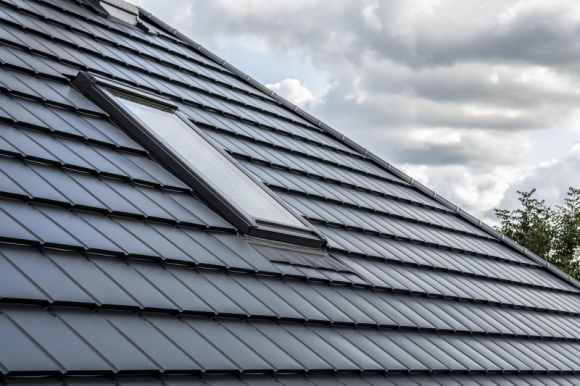 Nowość! Modułowe dachówki blaszane IZI w ofercie Galeco Dom, LIFESTYLE - Podkrakowski producent systemów rynnowych lubi zaskakiwać. W portfolio firmy pojawiają się właśnie produkty, które uzupełniają jej bogaty asortyment.