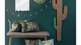 Modne i nowoczesne wnętrze na lato – inspiracje od Netto Dom, LIFESTYLE - Aby nadać swoim wnętrzom iście wakacyjny klimat, postaw na dodatki z motywem roślin. Zieleń w połączeniu z odrobiną złota i drewna, pozwolą stworzyć nowoczesny a zarazem elegancki wystrój.