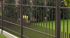 Ogród przyjazny dzieciom - 5 najważniejszych zasad bezpiecznej posesji Dom, LIFESTYLE - Własny ogród jest dziś na wagę złota. Doceniają go teraz szczególnie rodzice, bo dzięki niemu dzieci mogą niemal bez ograniczeń spędzać czas na świeżym powietrzu. Należy jednak zadbać o bezpieczeństwo najmłodszych na posesji i dokładnie przemyśleć jej aranżację.