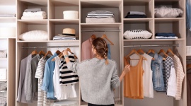 Ten startup razem z Samsung Inkubator uczy odpowiedzialnej mody BIZNES, Ochrona środowiska - Startup powear.me, biorąc pod uwagę fakt, że obecnie więcej czasu spędzamy w domach, pragnie zachęcić do uporządkowania szaf i podjęcia działań zgodnych z ruchem less waste.