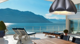 Ogród pełen światła – Lampa ORCA od Puff-Buff w wersji zewnętrznej Dom, LIFESTYLE - W tym roku spędzimy więcej czasu w ogrodach, na balkonach i tarasach. Z myślą o wzbogaceniu aranżacji w przestrzeni zewnętrznej, marka Puff-Buff przedstawia lampę ORCA w nowej, zewnętrznej odsłonie!