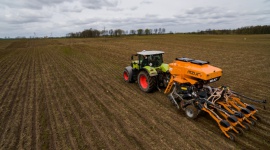 CZYM KIEROWAĆ SIĘ PRZY WYBORZE MASZYN UPRAWNYCH? Rolnictwo, BIZNES - Obecne gospodarstwa rolne są o wiele bardziej nowoczesne, niż może wydawać się postronnym osobom. Część społeczeństwa nadal myśli, że rolnik to osoba, która większość rzeczy robi ręcznie.
