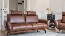 Ulga dla karku. Meble z zagłówkami Dom, LIFESTYLE - Wysuwane siedziska, bar ze schowkiem, ruchome zagłówki. Od naszych sof oczekujemy coraz więcej, bo wymagający tryb życia zachęca do poszukania rozwiązań zwiększających komfort wypoczynku.