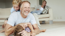 Świeże powietrze w domu – dlaczego warto o nie zadbać? Dom, LIFESTYLE - W ostatnim czasie domowe zacisze nabrało zupełnie nowego znaczenia. Przymusowa kwarantanna skłoniła wielu z nas do refleksji nie tylko nad wystrojem naszych czterech kątów, ale również nad jakością powietrza, którym oddychamy przebywając w domu.