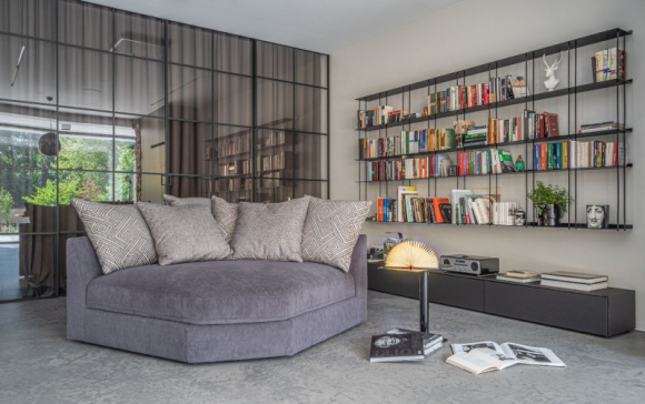 Loft w wersji light Dom, LIFESTYLE - Mieszkanie w pofabrycznych budynkach ma wiele uroku, jednak pomimo kilkunastu spektakularnych realizacji, w naszym kraju wciąż jest rzadkością. Nie każdy może sobie pozwolić na apartament w tradycyjnym, wiekowym lofcie.