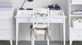 Urządzanie przestrzeni do nauki w pokoju dziecięcym Dom, LIFESTYLE - Rozpoczęcie roku szkolnego zbliża się wielkimi krokami, czas więc pomyśleć o wykreowaniu w pokoju dziecięcym przestrzeni przeznaczonej do nauki. Tegoroczne wydarzenia jeszcze wyraźniej uświadomiły rodzicom, że to niezwykle istotna strefa w pokoju każdego ucznia.