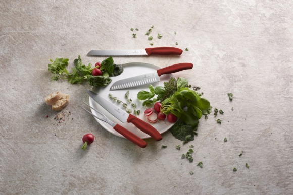 Moc czerwieni w kuchni – noże Victorinox