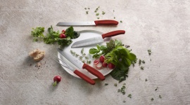 Moc czerwieni w kuchni - noże Victorinox Dom, LIFESTYLE - Rodzina Swiss Classic rozszerzyła się o nowości w intensywnym odcieniu czerwieni.