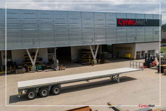 Nowe przyczepy z Cynkometu Rolnictwo, BIZNES - Cynkomet, producent maszyn rolniczych z Czarnej Białostockiej, rozszerza zakres produkcji. Firma ukończyła pracę nad pierwszą specjalistyczną przyczepą do przewozu ciężkich elementów, mającą zastosowanie także w rolnictwie.