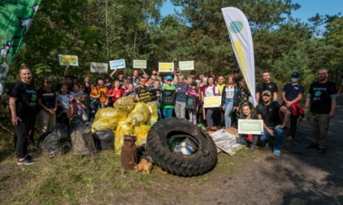 "Polskie plaże bez plastiku” – z helskich plaż sprzątnięto niemal tonę śmieci