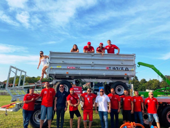 Przyczepy Cynkometu docenione na Farmer-Expo na Węgrzech Rolnictwo, BIZNES - Cynkomet z Czarnej białostockiej był jedynym polskim producentem przyczep i rozrzutników, który uczestniczył w Farmer-Expo International Agricultural and Food Exhibition w Debreczynie na Węgrzech.