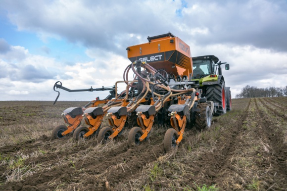 JAK ZYSKAĆ WIĘKSZE PLONY? Rolnictwo, BIZNES - System uprawy pasowej w technologii MZURI PRO-TIL zapewnia optymalne środowisko dla równomiernego wzrostu roślin i ich wysokich plonów.