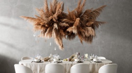 Święta w skandynawskim stylu Dom, LIFESTYLE - Mimo epidemii, niektóre rzeczy pozostają niezmienne. Jedną z nich są zbliżające się święta. Nasze domy przejdą metamorfozę, przygotowując nas do tego czasu, a my będziemy szukać prezentów dla najbliższych. Oto kilka inspiracji, które docenią miłośnicy dobrego designu.