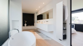 W łazience musi być ciepło! Dom, LIFESTYLE - Nie ma nic przyjemniejszego od gorącej kąpieli w chłodny, jesienny poranek. Szczególnie, kiedy uczucie ciepła towarzyszy nam również po wyjściu z wanny, czy spod prysznica.