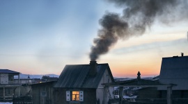 W powietrzu już czuć smog. Rekuperacja w domu może nas przed nim uchronić Dom, LIFESTYLE - Temat smogu powraca jak bumerang. To zjawisko atmosferyczne powstałe w wyniku wymieszania się powietrza z dymem i spalinami przybiera na sile szczególnie w okresie jesienno-zimowym. Przedostaje się również do naszych domów, stanowiąc zagrożenie dla naszego zdrowia.