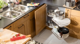 Mała, ale sprytna. Jak na niewielkiej powierzchni zaplanować kuchnię? Dom, LIFESTYLE - Kuchnia to pomieszczenie, gdzie projektowe niedociągnięcia i niewykorzystane przestrzenie przypomną o sobie co najmniej kilka razy dziennie. Jej układ i zastosowane meble mają znaczenie szczególnie wtedy, gdy jest niewielka.