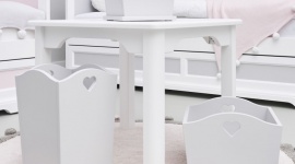 Idealne na prezent dodatki do pokojów dziecięcych Dom, LIFESTYLE - Piękna i funkcjonalna aranżacja pokoju dziecka potrzebuje dodatków i dekoracji, aby stać się prawdziwym królestwem, w którym maluszek będzie chciał spędzać czas. Warto postawić na elementy wzbudzające zainteresowanie u dziecka, przydatne w zabawie i zarazem estetyczne.