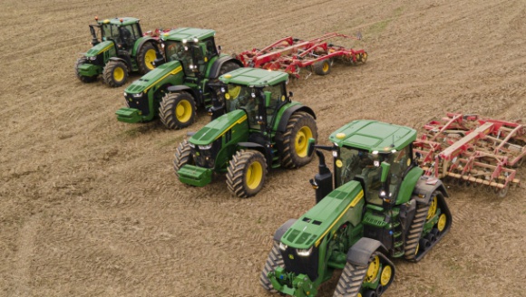 Nowe ciągniki John Deere w testach polowych. Jak się spisały?