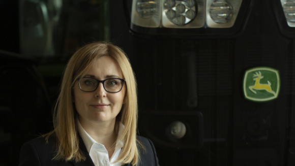 John Deere od nowa: Zmiany w strukturze i kluczowych stanowiskach Rolnictwo, BIZNES - Firma John Deere zakończyła swoją transformację, dzięki której stała się firmą Smart Industrial. Jest to jedna z największych operacji restrukturyzacyjnych w historii firmy.