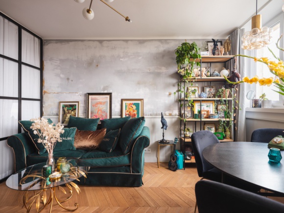 Nietuzinkowa kawalerka w stylu eklektycznym Dom, LIFESTYLE - Nie jest tajemnicą, że najlepiej czujemy się we wnętrzach, które odzwierciedlają nasz charakter, pasje i zamiłowania estetyczne. Trudno więc wyobrazić sobie ciekawsze aranżacje niż te stworzone dla artystycznych dusz.