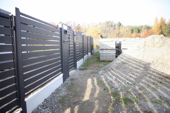 Solidny fundament pod ogrodzenie