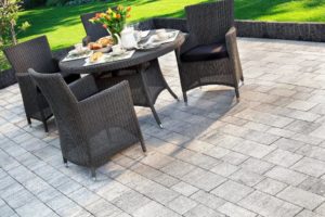 Polbruk_Ideo_płukana Z fazą, z mikrofazą, a może bez? Gładka, płukana czy postarzana?