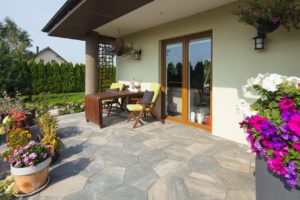 Polbruk_Exa(1) Trendy tarasowe. Ponadczasowe szarości i geometryczne kształty.